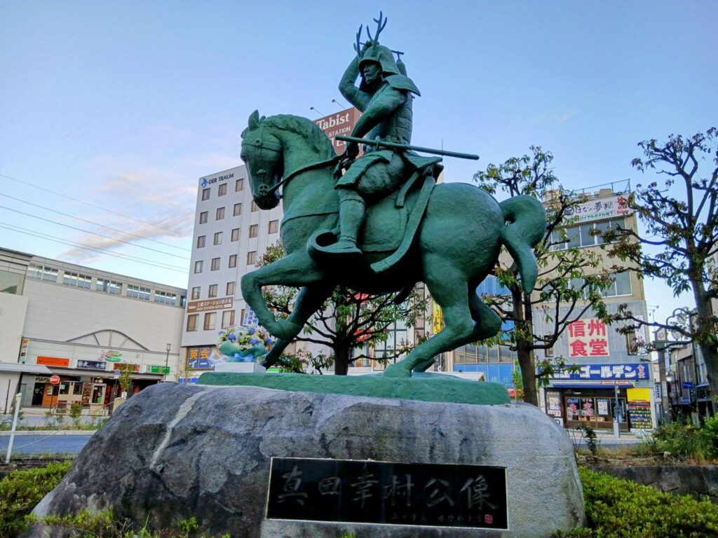 上田駅の真田幸村像