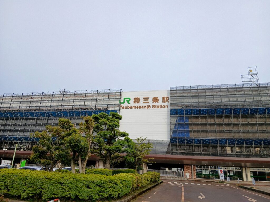 メビウス21の回送中に訪れたJR燕三条駅